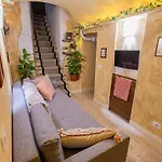 Charming Private Underground Retreat Self Check-in Apartament