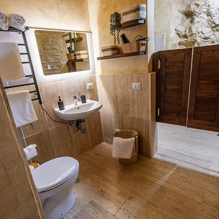 Charming Private Underground Retreat Self Check-in *