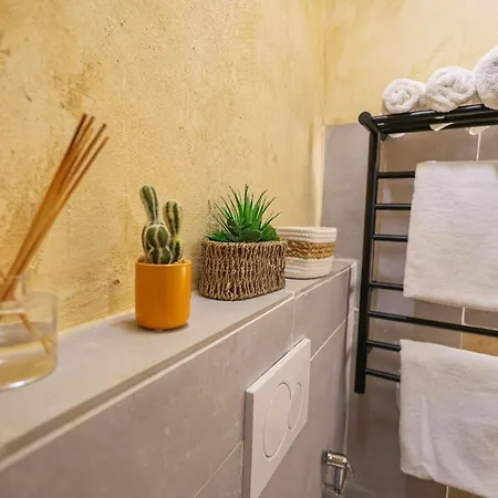 Charming Private Underground Retreat Self Check-in *