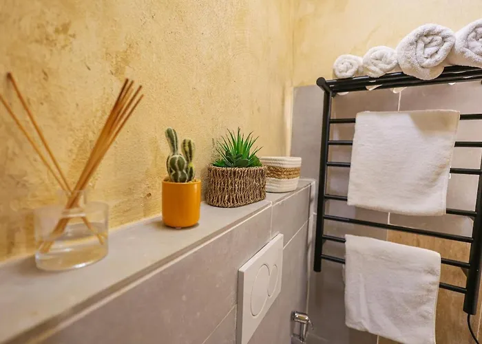 Charming Private Underground Retreat Self Check-in *