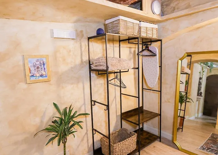 Charming Private Underground Retreat Self Check-in * Řím