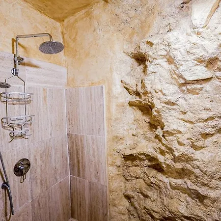Charming Private Underground Retreat Self Check-in * 로마