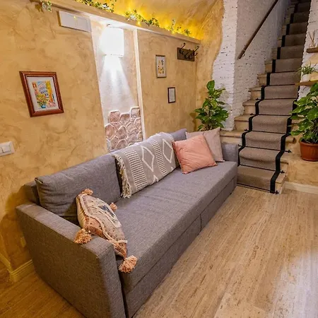 Charming Private Underground Retreat Self Check-in Апартаменты